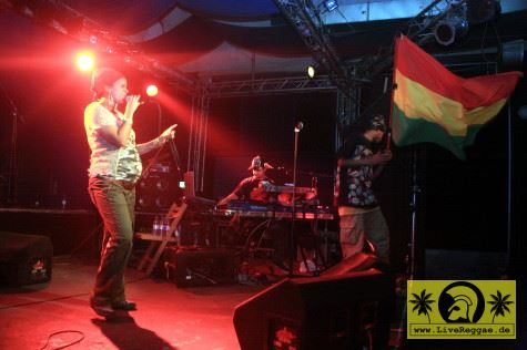 Zoe Mazah (LB) with Okada Supersound - Hot Riddim Tour -  Conne Island, Leipzig 22. Dezember 2007 (2).JPG